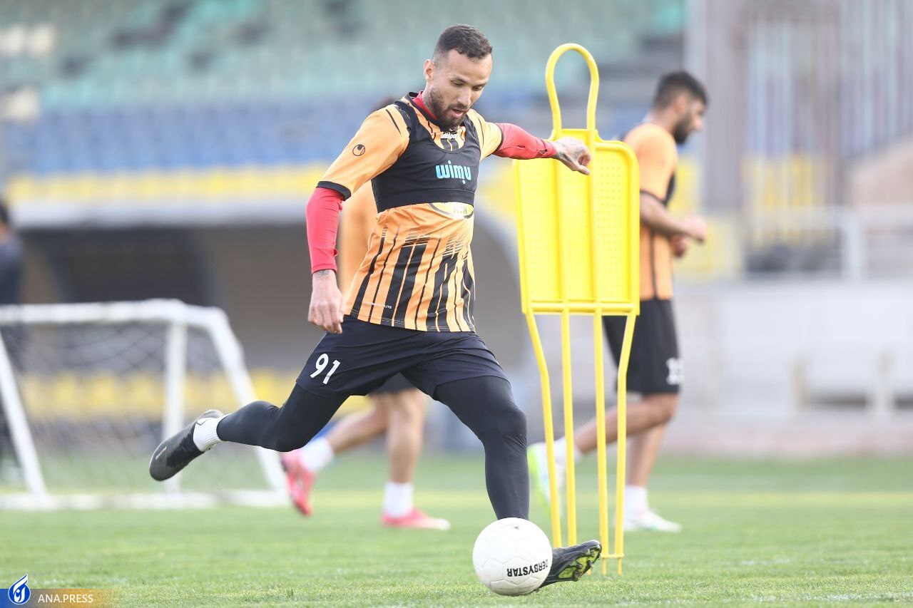 برگزاری تمرین یک ساعته پرسپولیس در غیاب ملی پوشان و پیروانی+عکس