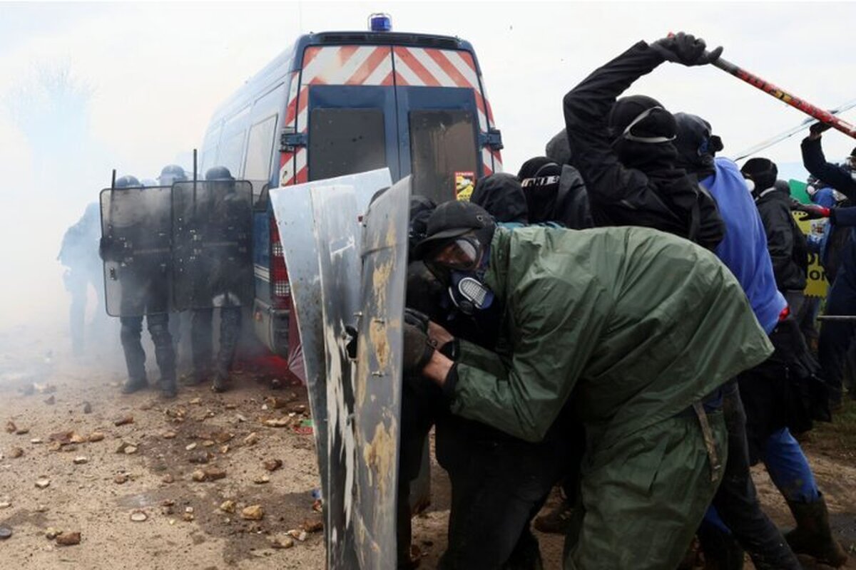 درگیری خشونت‌آمیز پلیس فرانسه با معترضان روستایی