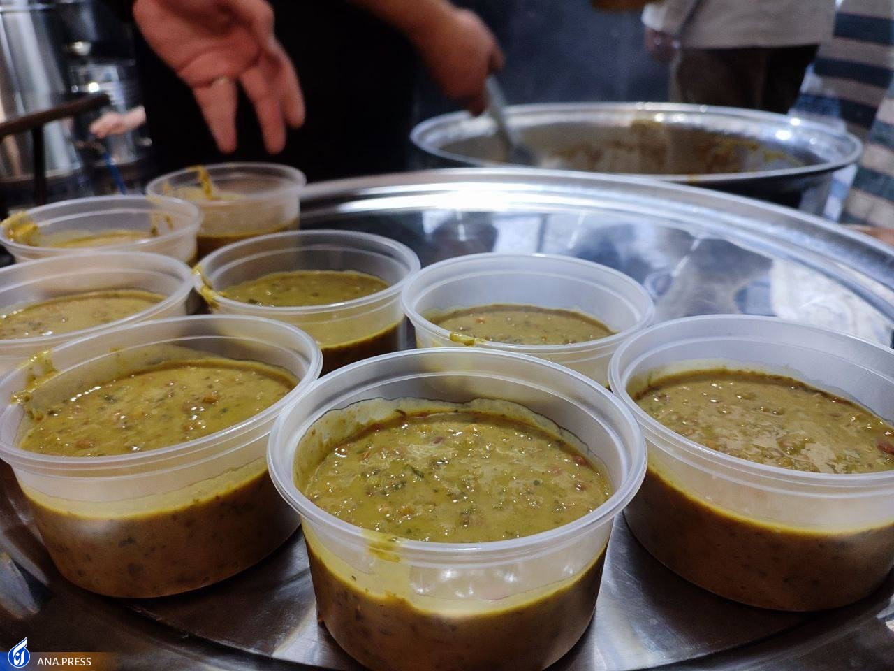 سفره افطار همراه با آش ایرانی در حرم حضرت رقیه(س) +عکس سفره افطار همراه با آش ایرانی در حرم حضرت رقیه(س) +عکس