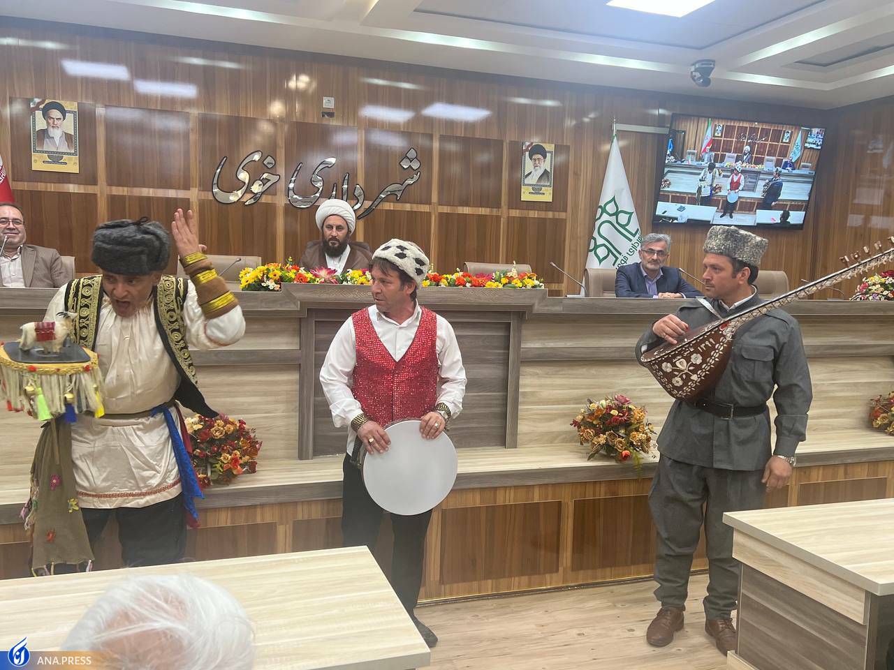 از توجه به تئاتر استان ها تا حمایت برای رونق  تئاتر کشور