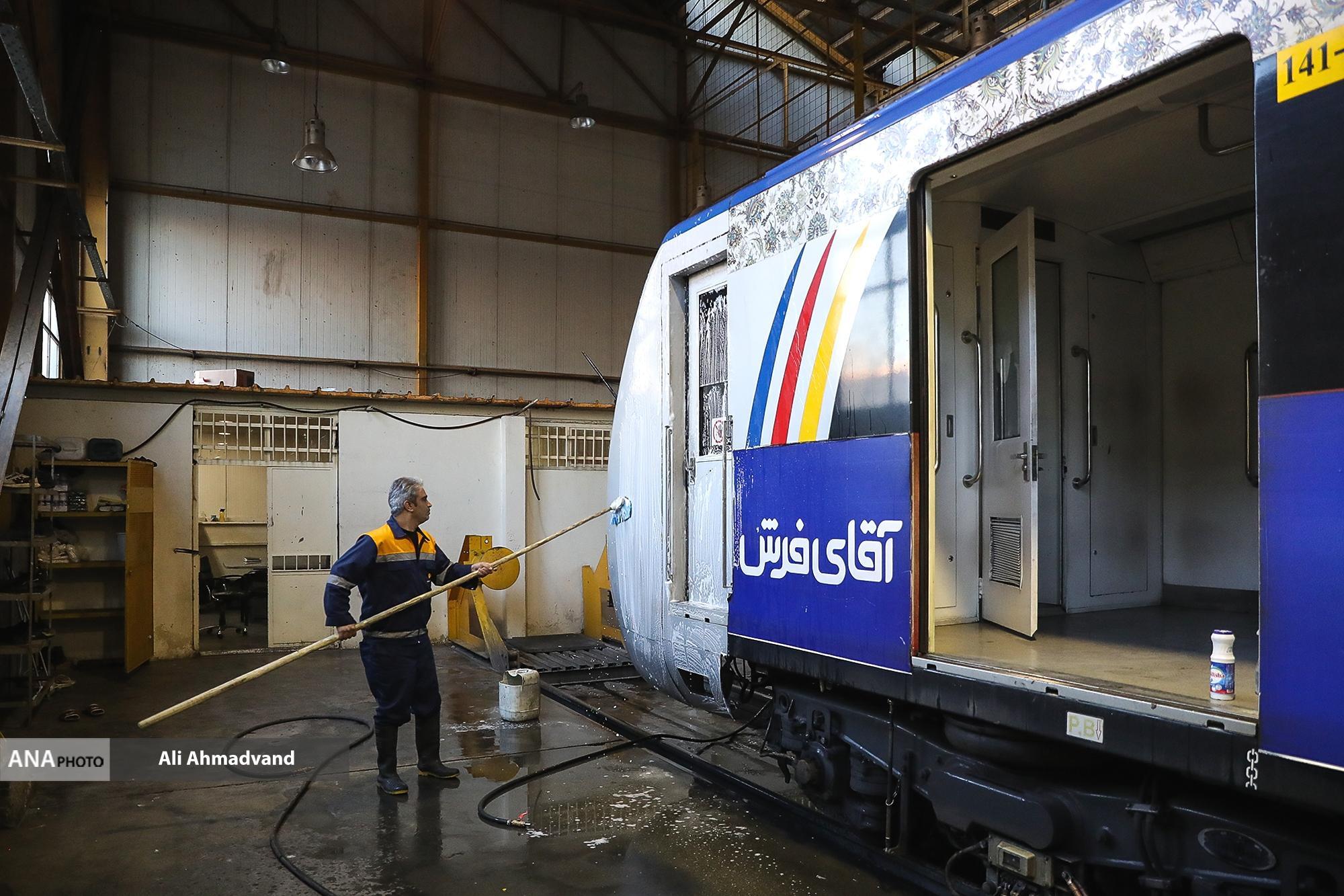 ورود شرکتهای دانشبنیان به شستشوی مترو/ اینجا قطار شهری شسته میشود + عکس ورود شرکتهای دانشبنیان به شستشوی مترو/ اینجا قطار شهری شسته میشود + عکس