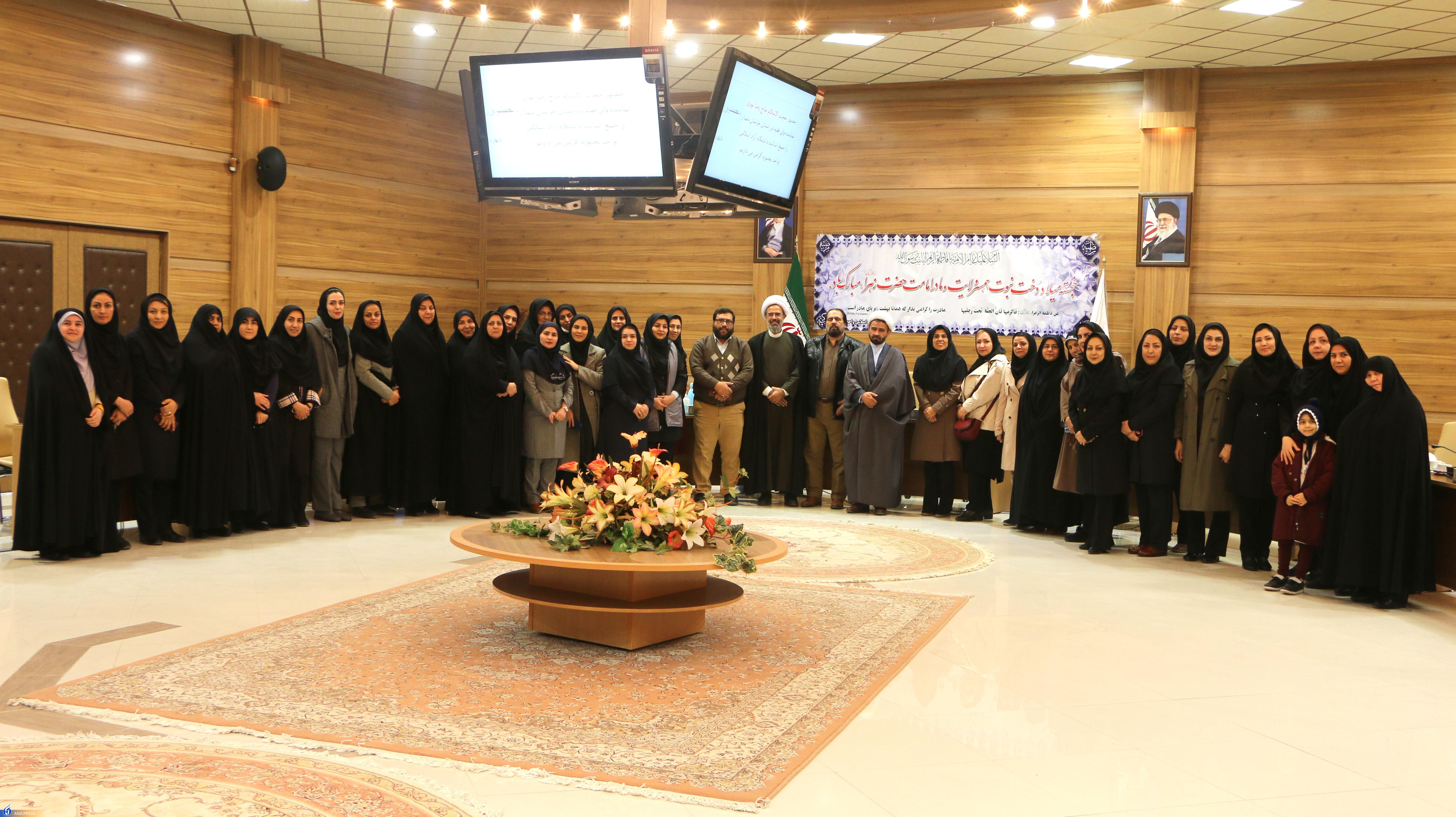 زمینههای رشد و تعالی دانشگاه را در سایه همدلی فراهم کنیم زمینههای رشد و تعالی دانشگاه را در سایه همدلی فراهم کنیم