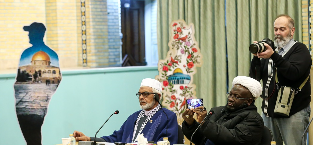 ولایتمداری در تفکر شهید سلیمانی رمز عاقبت به خیری است ولایتمداری در تفکر شهید سلیمانی رمز عاقبت به خیری است