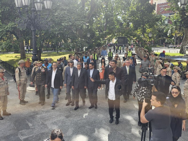 رونمایی از دیوارنگار سردار دلها در کاراکاس برگزار شد رونمایی از دیوارنگار سردار دلها در کاراکاس برگزار شد