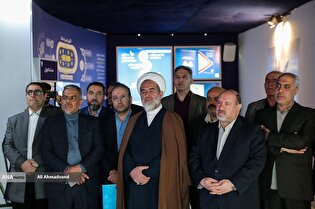 بازدید رئیس و مسئولان دانشگاه آزاد اسلامی استان البرز از نمایشگاه روایت تحول