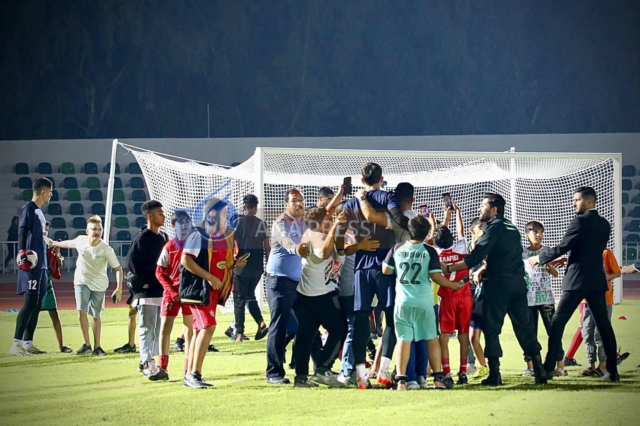 تمرین تیم ملی در کیش تحت تاثیر اقدام عجیب هواداران+تصاویر