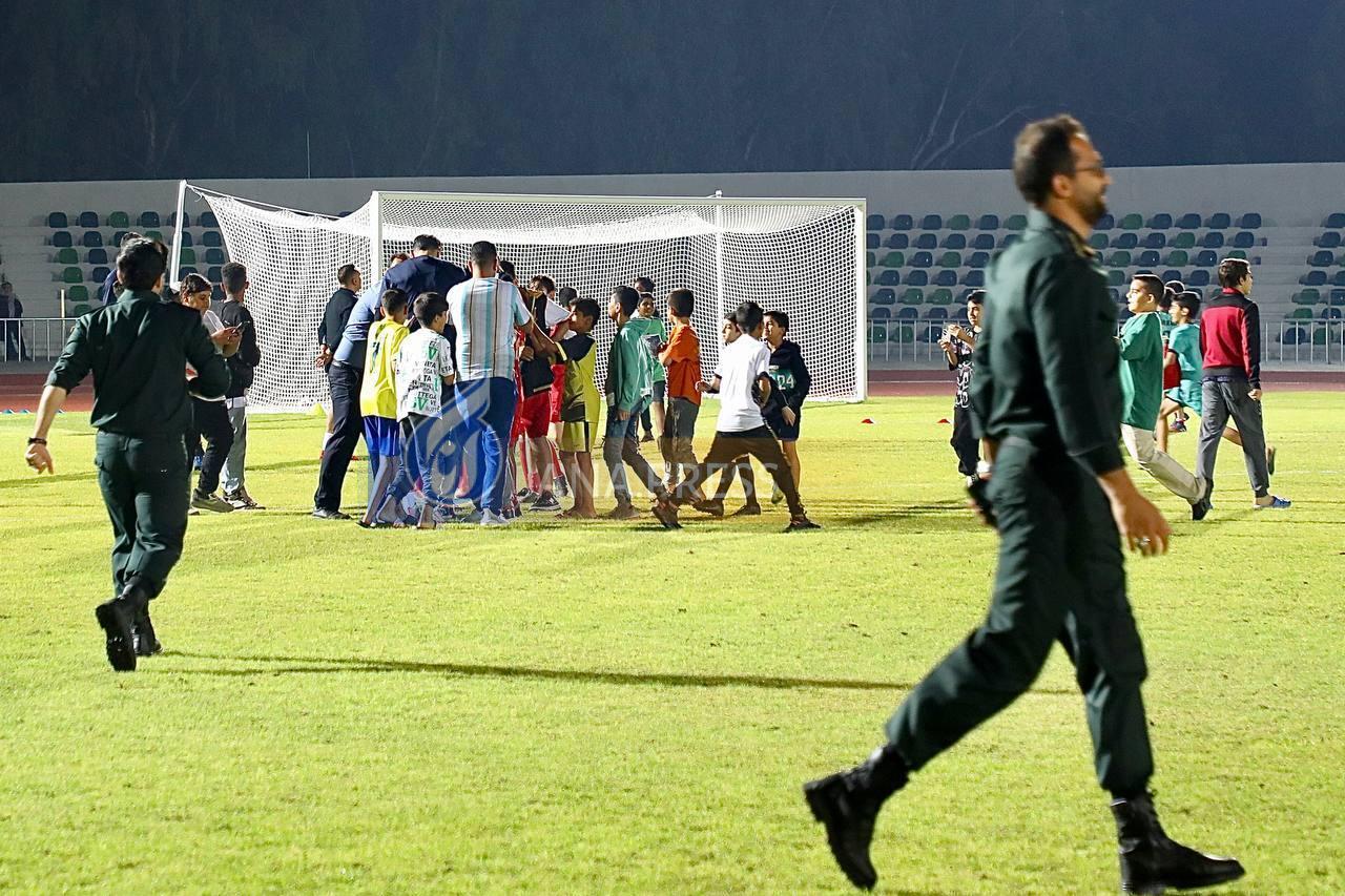 تمرین تیم ملی در کیش تحت تاثیر اقدام عجیب هواداران+تصاویر