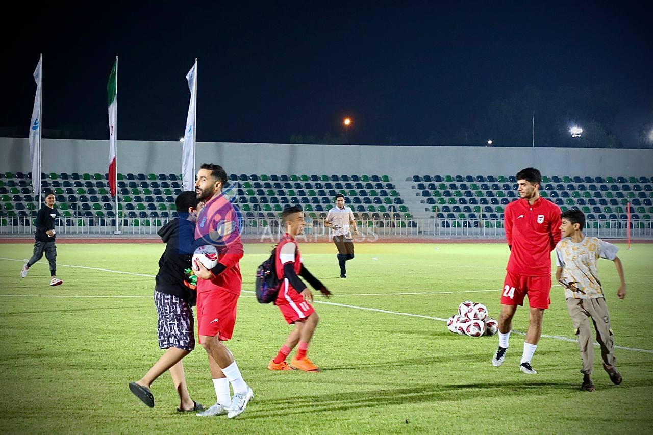 تمرین تیم ملی در کیش تحت تاثیر اقدام عجیب هواداران+تصاویر