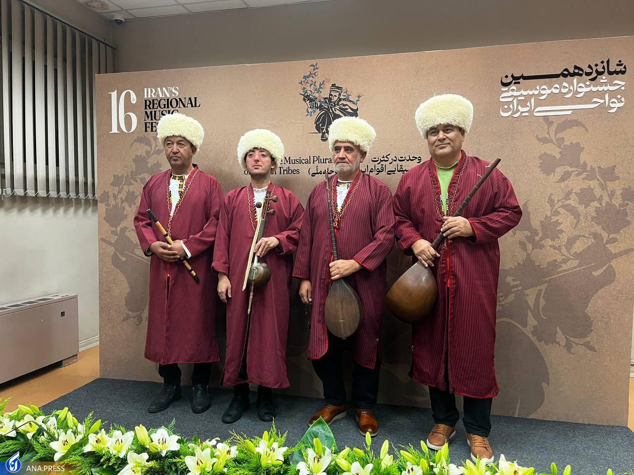 موسیقی ترکمنی پیچیده و پرتکنیک است/همبستگی اقوام جذابیت موسیقی نواحی را بیشتر میکند موسیقی ترکمنی پیچیده و پرتکنیک است/همبستگی اقوام جذابیت موسیقی نواحی را بیشتر میکند