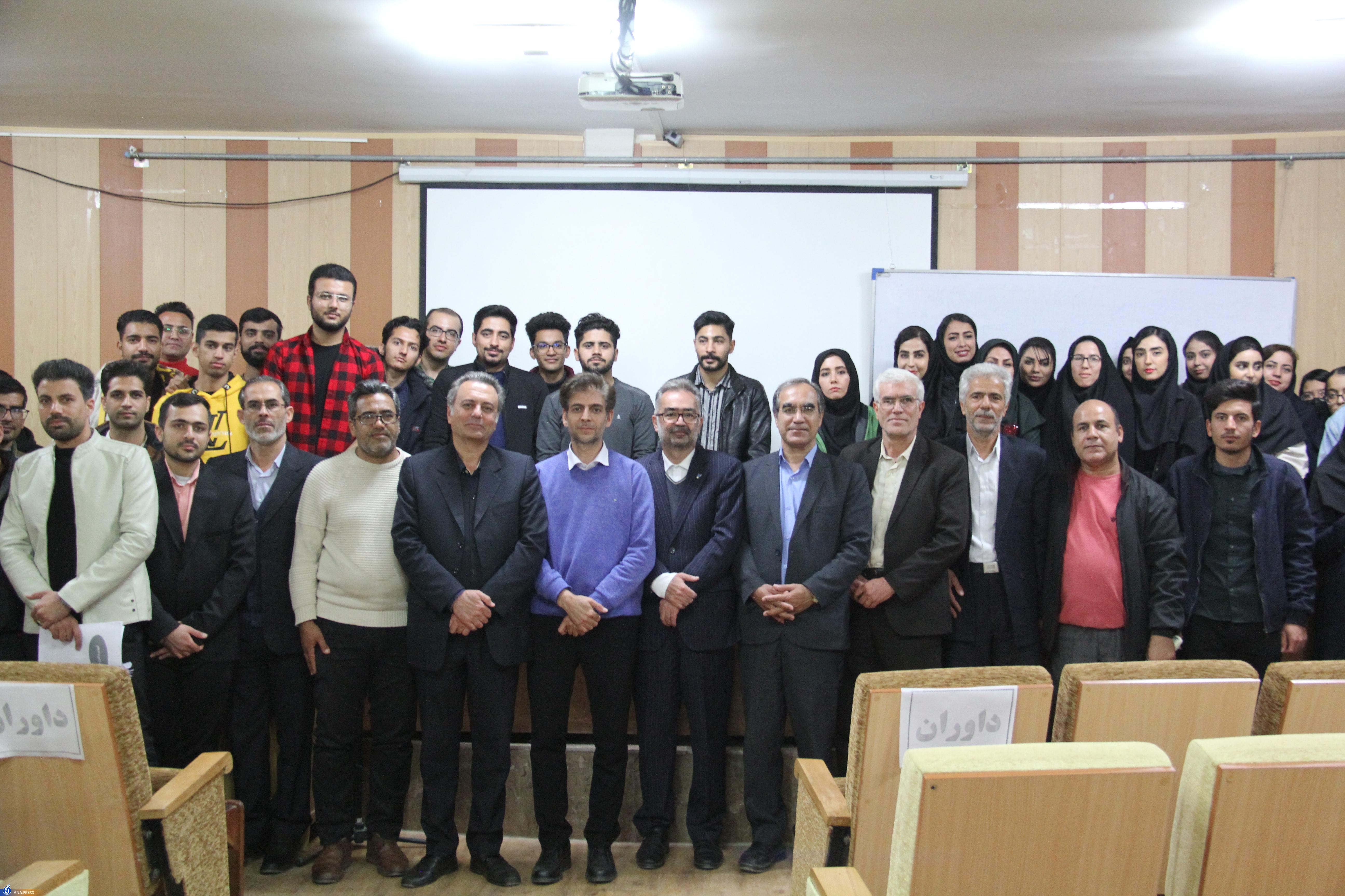 نشست کاشف فرمول دارویی «آلزایمر» با استادان دانشگاه آزاد کاشمر چگونه گذشت؟ نشست کاشف فرمول دارویی «آلزایمر» با استادان دانشگاه آزاد کاشمر چگونه گذشت؟