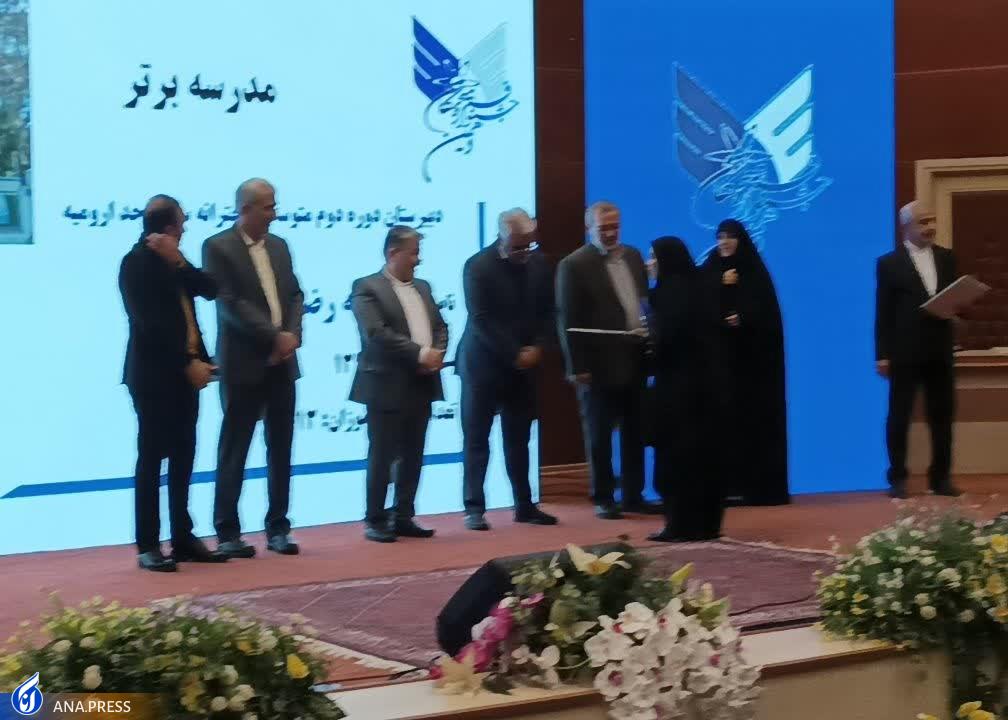 معلم پژوهشگر پیشنیاز تقویت پژوهش در مدرسه/ دانشآموز پژوهنده محصول چیست؟ معلم پژوهشگر پیشنیاز تقویت پژوهش در مدرسه/ دانشآموز پژوهنده محصول چیست؟