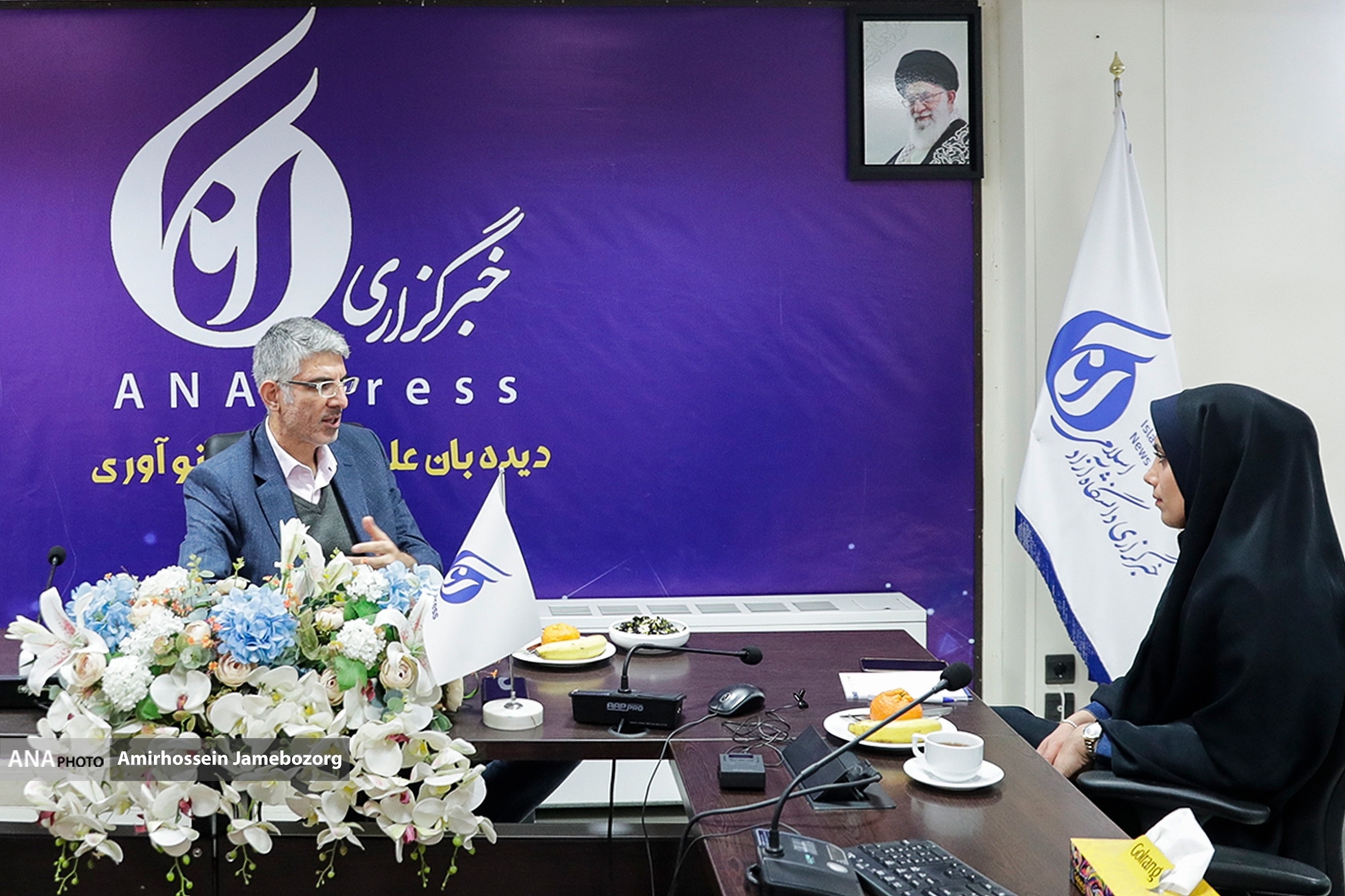 زیرساختهای کشور نوآوران را از مسیر پَرت میکند/سرمایه گذاری روی طلا در ایران/عدم اعتماد به محققان در ایران زیرساختهای کشور نوآوران را از مسیر پَرت میکند/سرمایه گذاری روی طلا در ایران/عدم اعتماد به محققان در ایران