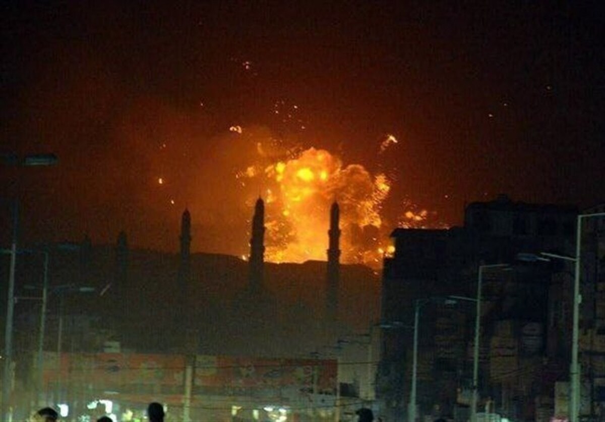 یک پایگاه دریایی ارتش یمن بمباران شد