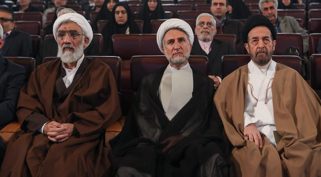 تاریخنگاران اقداماتی که در تاریخ به شکل وارونه گزارش شده است را تشریح کنند تاریخنگاران اقداماتی که در تاریخ به شکل وارونه گزارش شده است را تشریح کنند