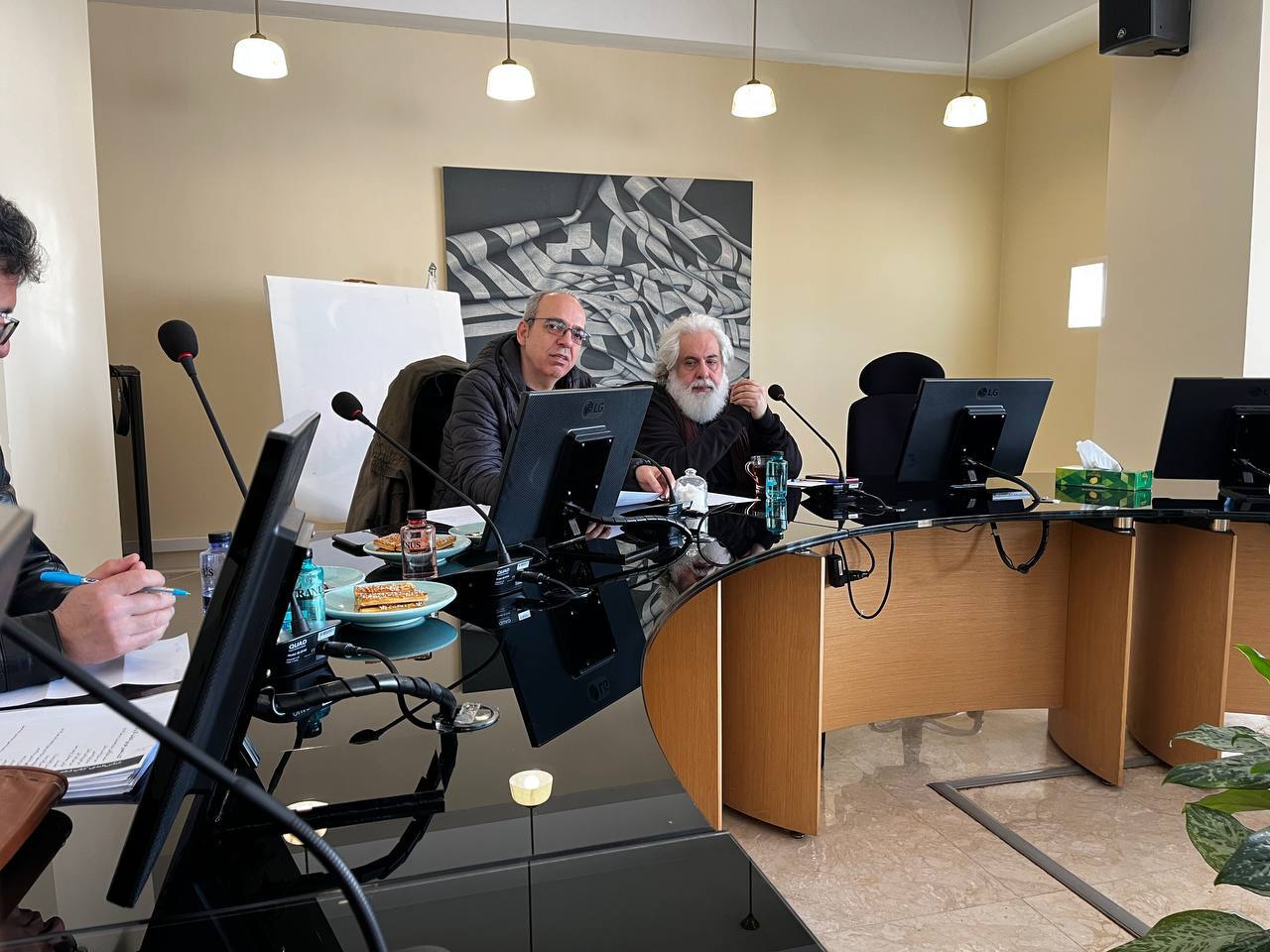 جزئیات جایزه انتخاب آثار برتر ادبیات نمایشی تشریح شد/گلایه‌های محمد رحمانیان از مدیران دولتی و سالن‌دارها