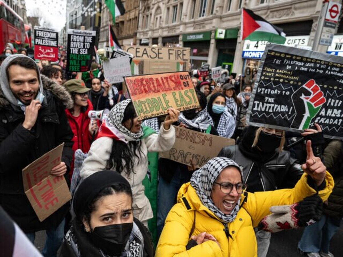 تظاهرات حامیان فلسطین در قلب خرید کریسمس لندن