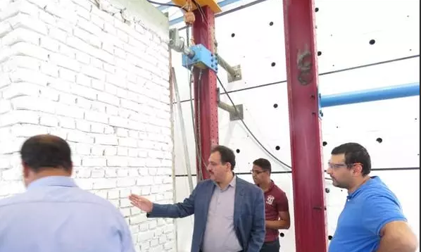 ظرفیت باربری جَک سقفی در سازه CFT به 500 تُن رسید/ گشایش فاز سوم مرکز تحقیقات زلزله و سازه واحد تفت در دهه فجر