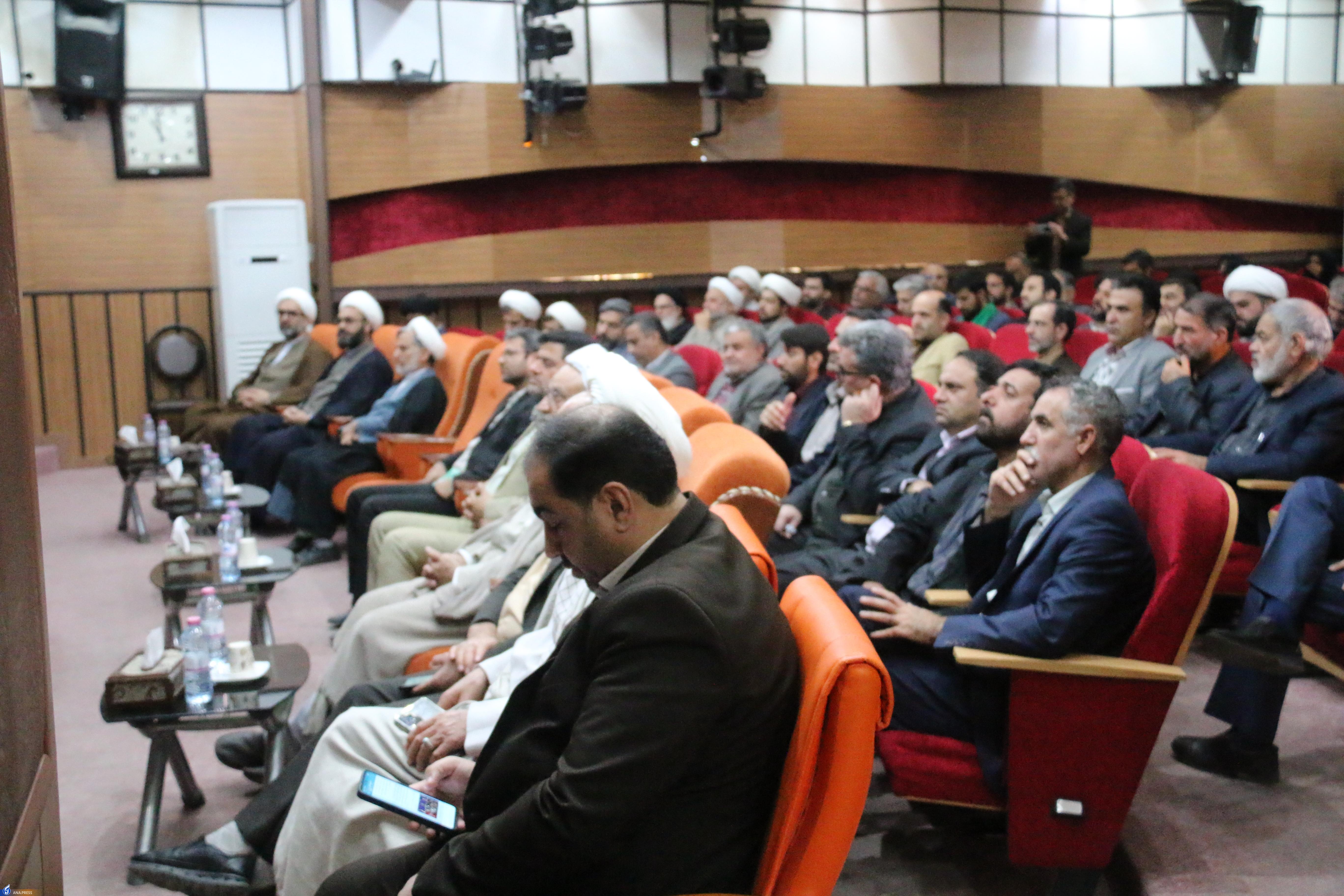 رونمایی از مجموعه ۴۰ جلدی «ره‌نامه» در واحدهای دانشگاه آزاد