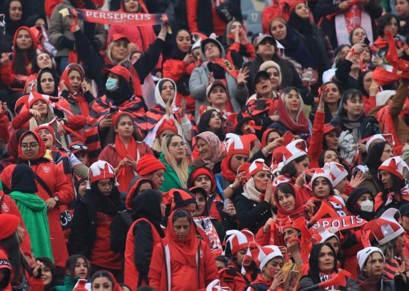 چرا با حضور بانوان هم جو ورزشگاهها برای کاهش فحاشی بهتر نشد؟/ تشویق همه جانبه نکته مثبت حضور زنان روی سکوها ///برای ساعت 11 منتشر شود چرا با حضور بانوان هم جو ورزشگاهها برای کاهش فحاشی بهتر نشد؟/ تشویق همه جانبه نکته مثبت حضور زنان روی سکوها ///برای ساعت 11 منتشر شود