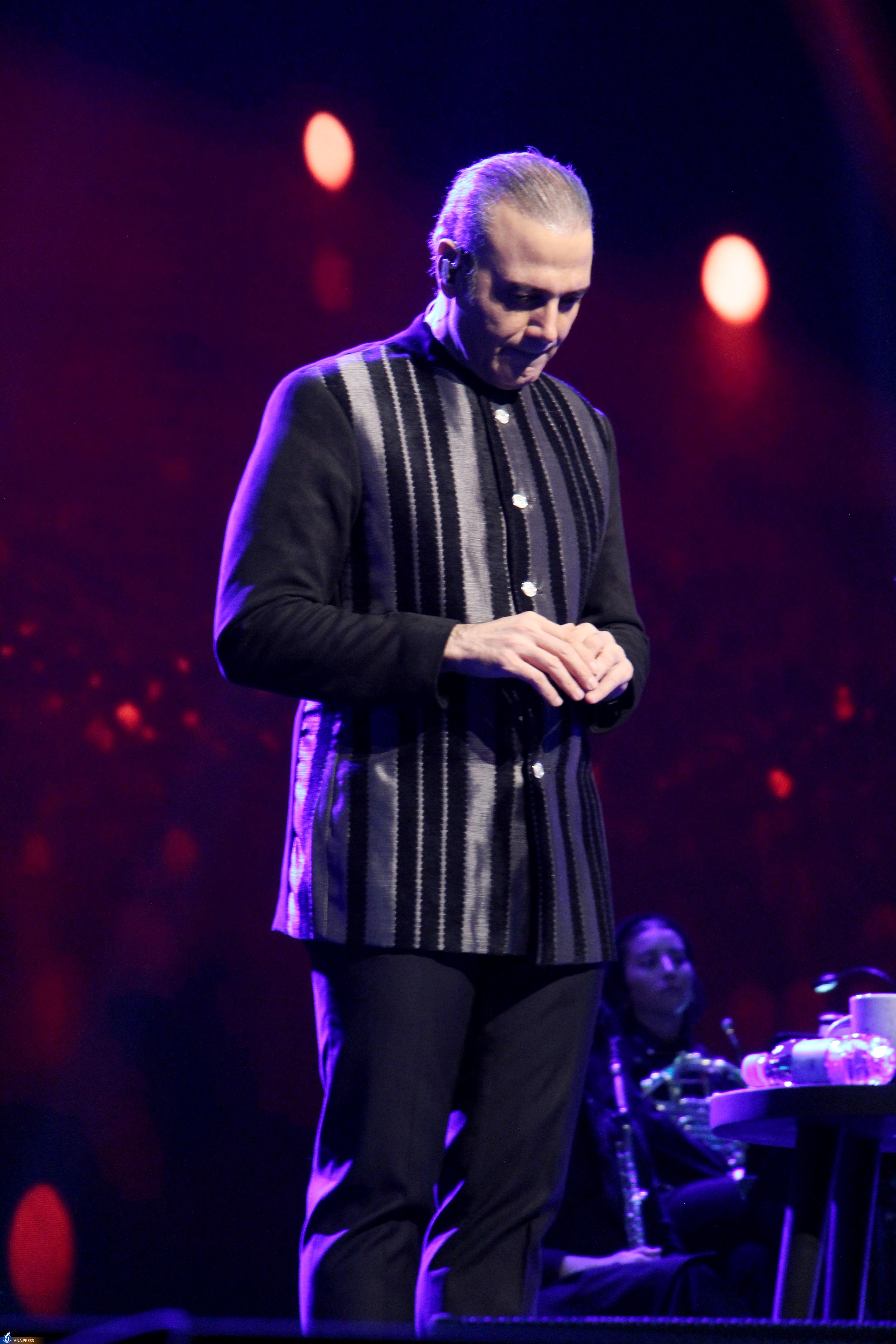 از اجرای قطعات منتشر نشده تا استقبال از «روزگار غریب»/ قربانی: شرمنده طرفدارانم هستم! +فیلم از اجرای قطعات منتشر نشده تا استقبال از «روزگار غریب»/ قربانی: شرمنده طرفدارانم هستم! +فیلم