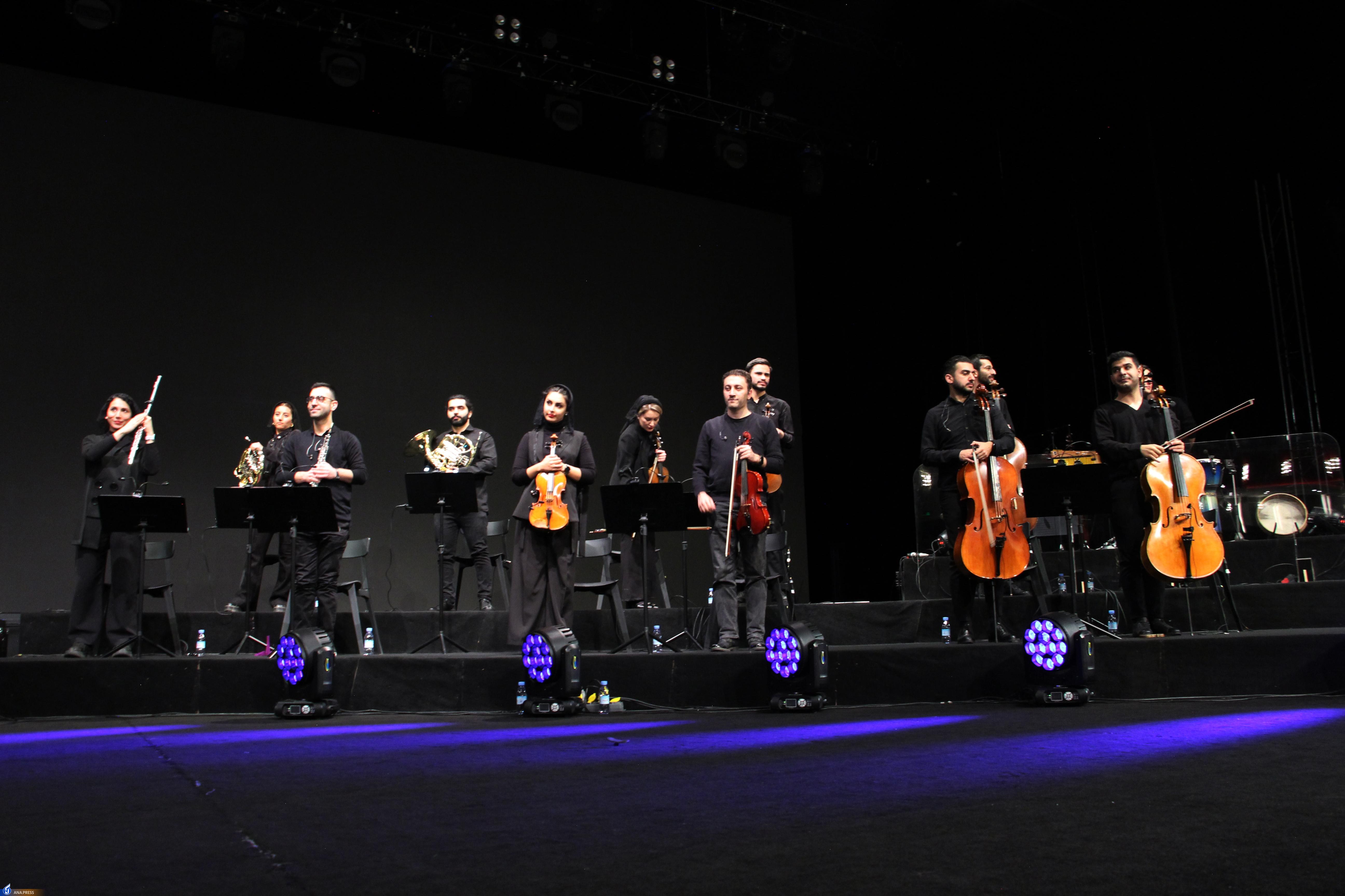 از اجرای قطعات منتشر نشده تا استقبال از «روزگار غریب»/ قربانی: شرمنده طرفدارانم هستم! +فیلم از اجرای قطعات منتشر نشده تا استقبال از «روزگار غریب»/ قربانی: شرمنده طرفدارانم هستم! +فیلم