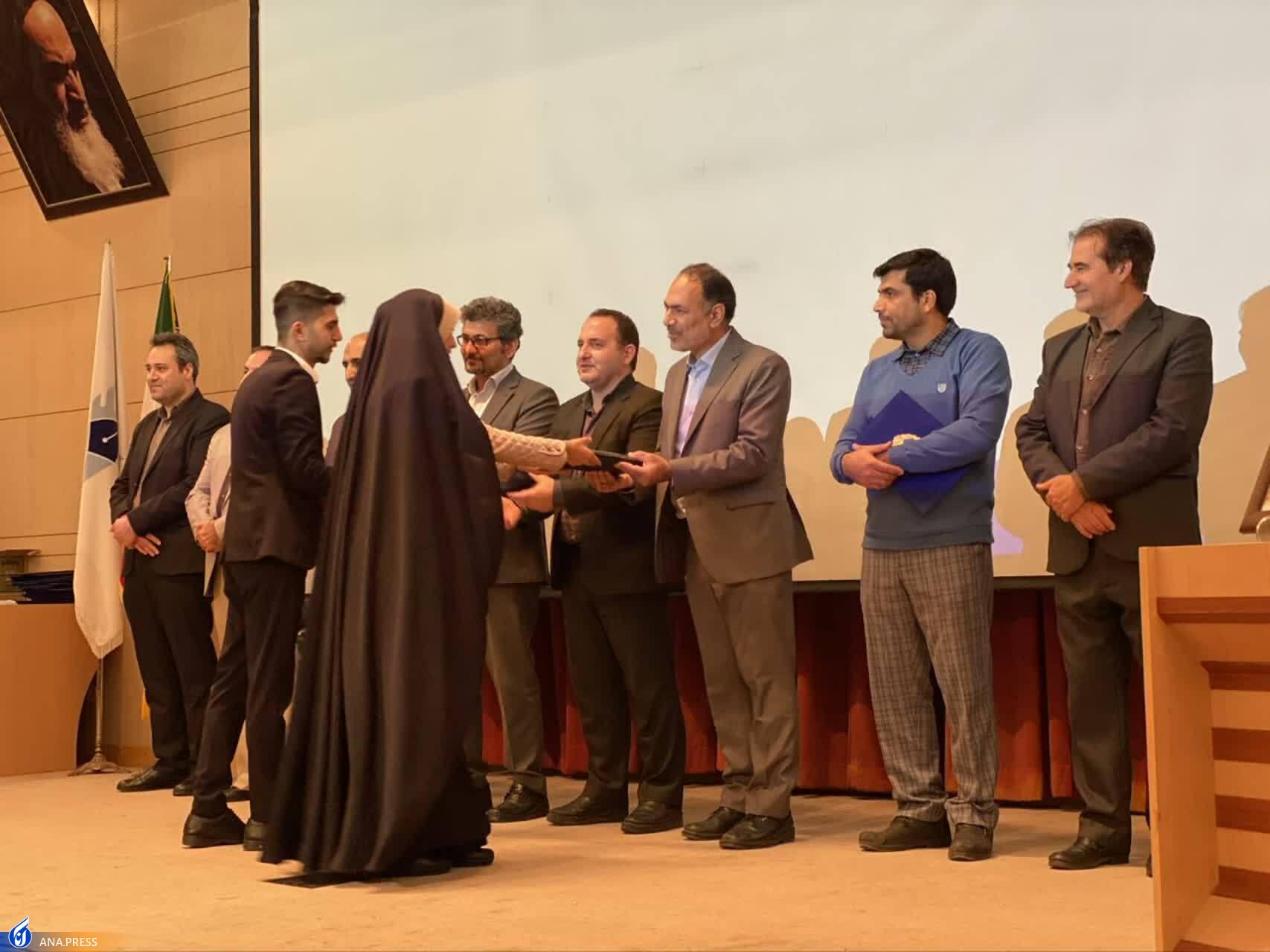 استادان برای حل مشکلات صنایع باید در واحدهای صنعتی مستقر شوند استادان برای حل مشکلات صنایع باید در واحدهای صنعتی مستقر شوند