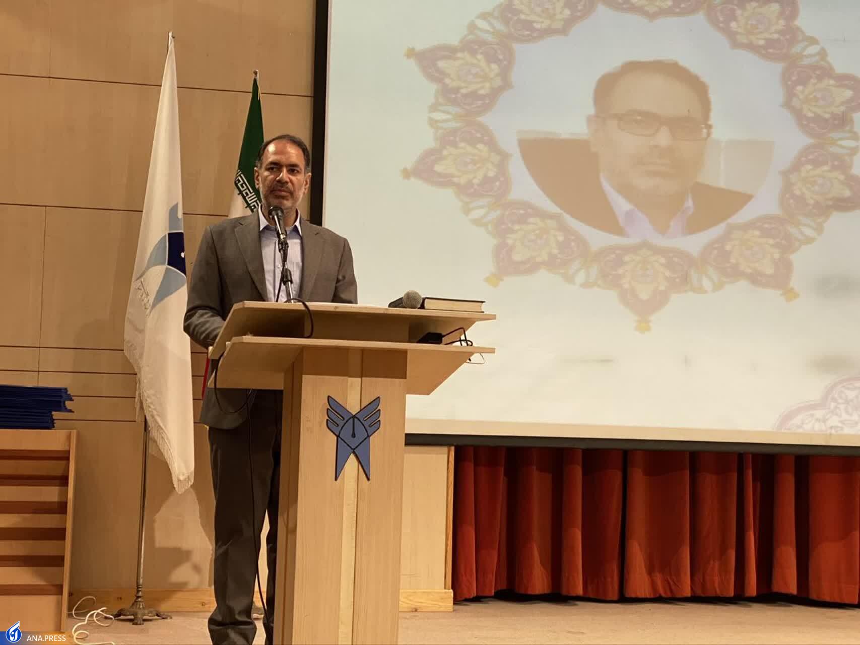 استادان برای حل مشکل صنایع در واحدهای صنعتی مستقر شوند