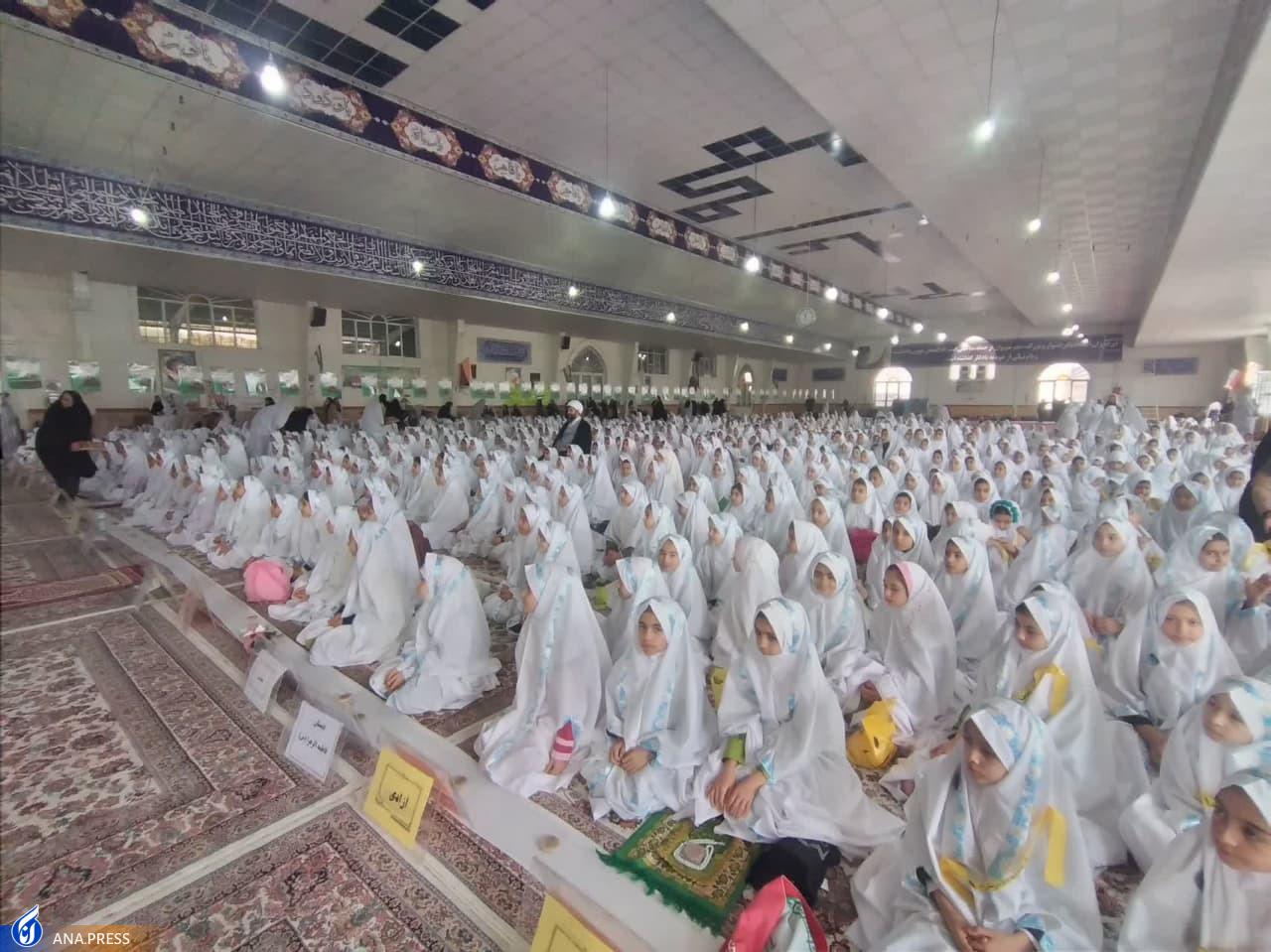 جشن تکلیف آغازگر حرکت منسجم برای گام برداشتن در مسیر ارزش‌های دینی است