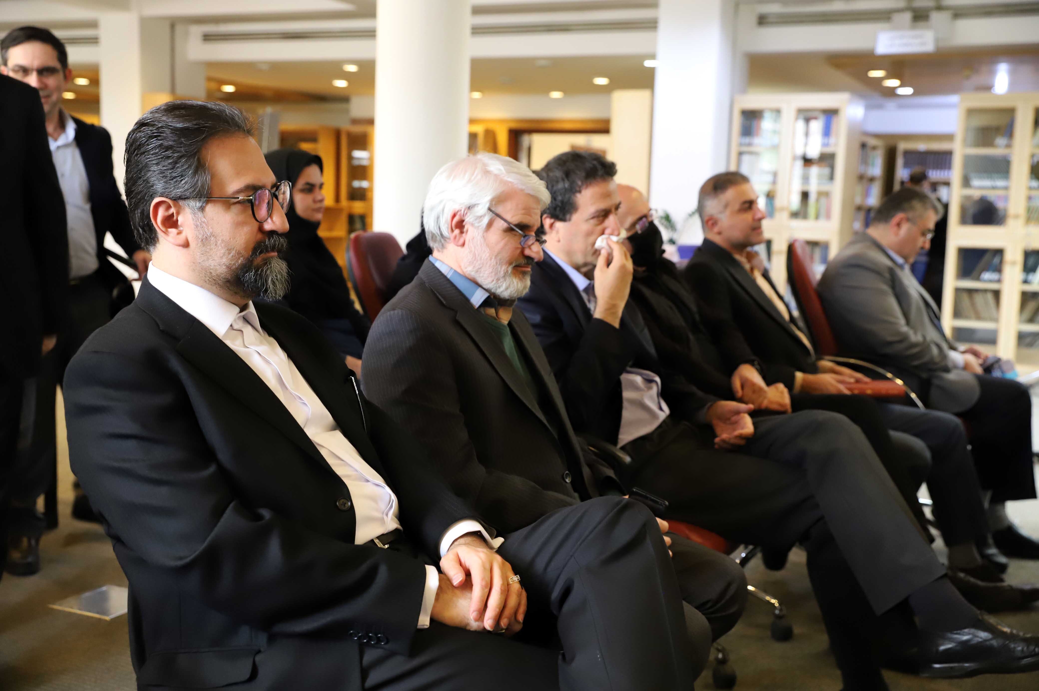 ایثار در ویرایش/ دلدار و دلباخته ویراستاری ایثار در ویرایش/ دلدار و دلباخته ویراستاری