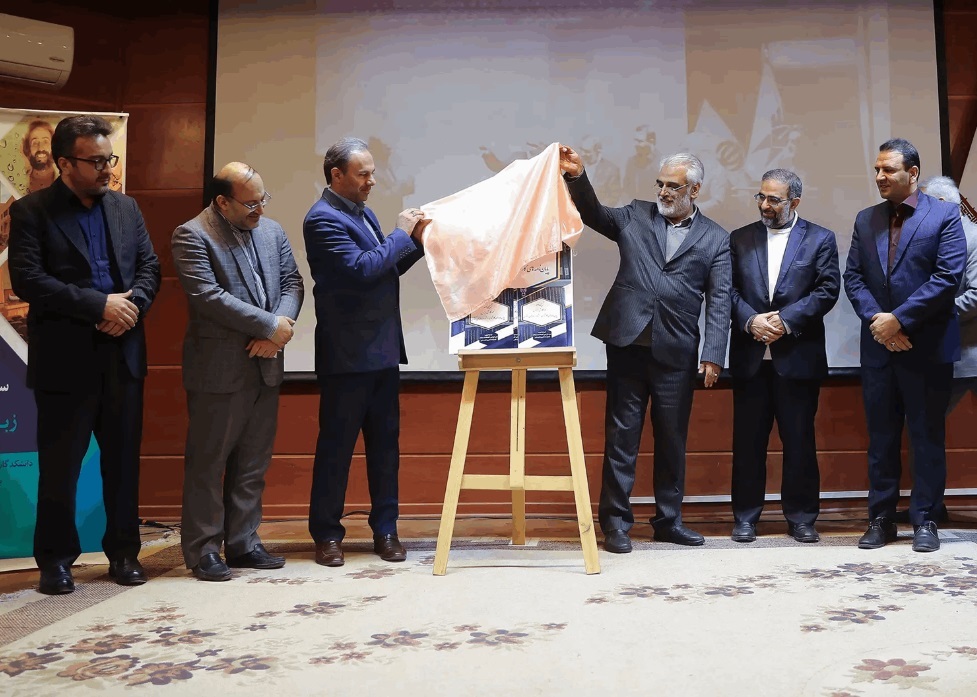 «زبان و ادبیات فارسی» شبکهای هویتساز/ فناوری از تهدیدهای جدی زبان فارسی است «زبان و ادبیات فارسی» شبکهای هویتساز/ فناوری از تهدیدهای جدی زبان فارسی است