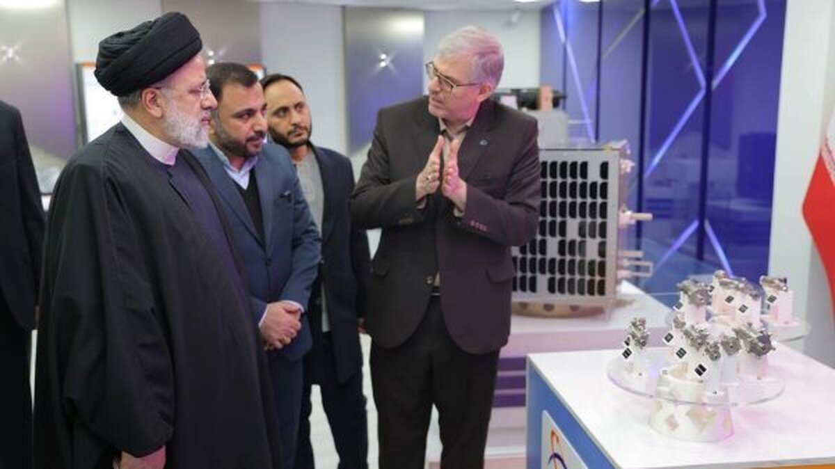 بازدید رئیسی از نمایشگاه دستاوردهای فضایی ایران