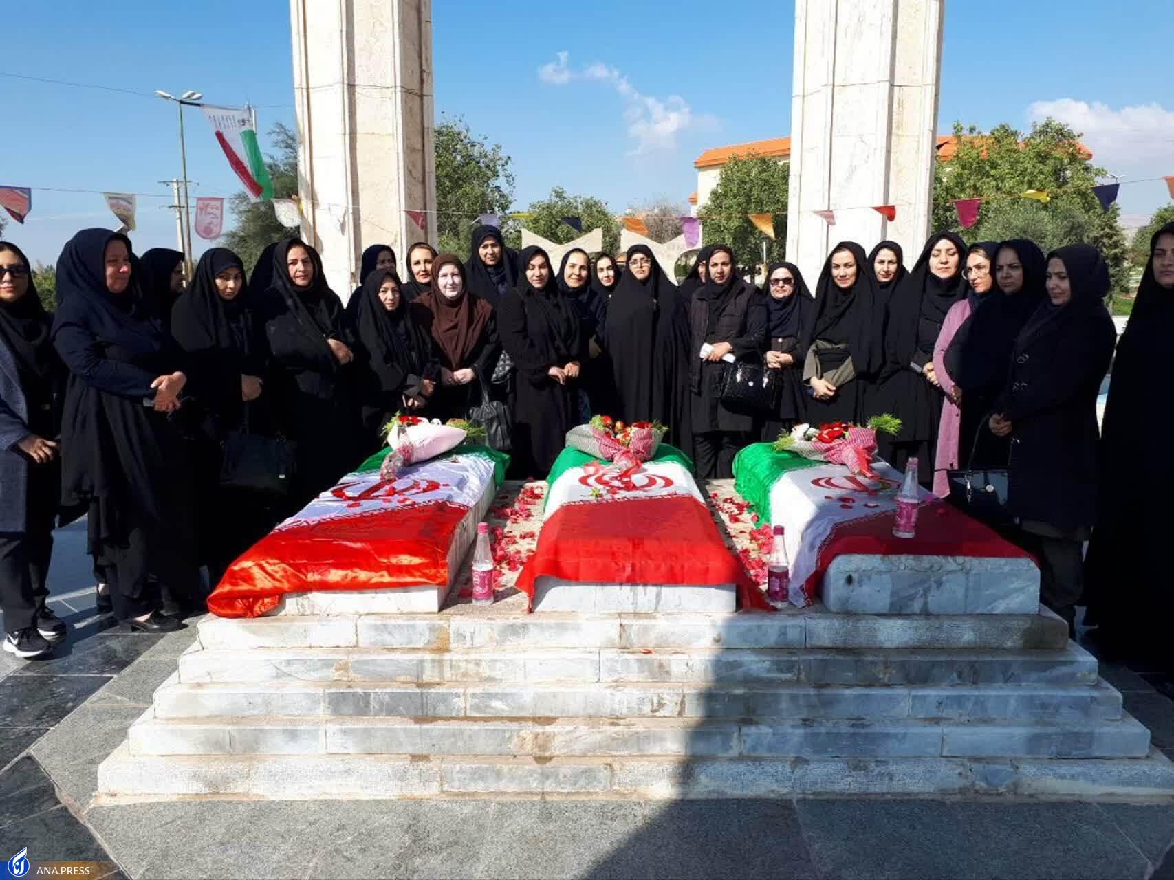 جشن دهه فجر در واحدهای دانشگاهی؛ از تنور داغ انتخابات تا برپایی بازارچه صنایع خلّاق جشن دهه فجر در واحدهای دانشگاهی؛ از تنور داغ انتخابات تا برپایی بازارچه صنایع خلّاق