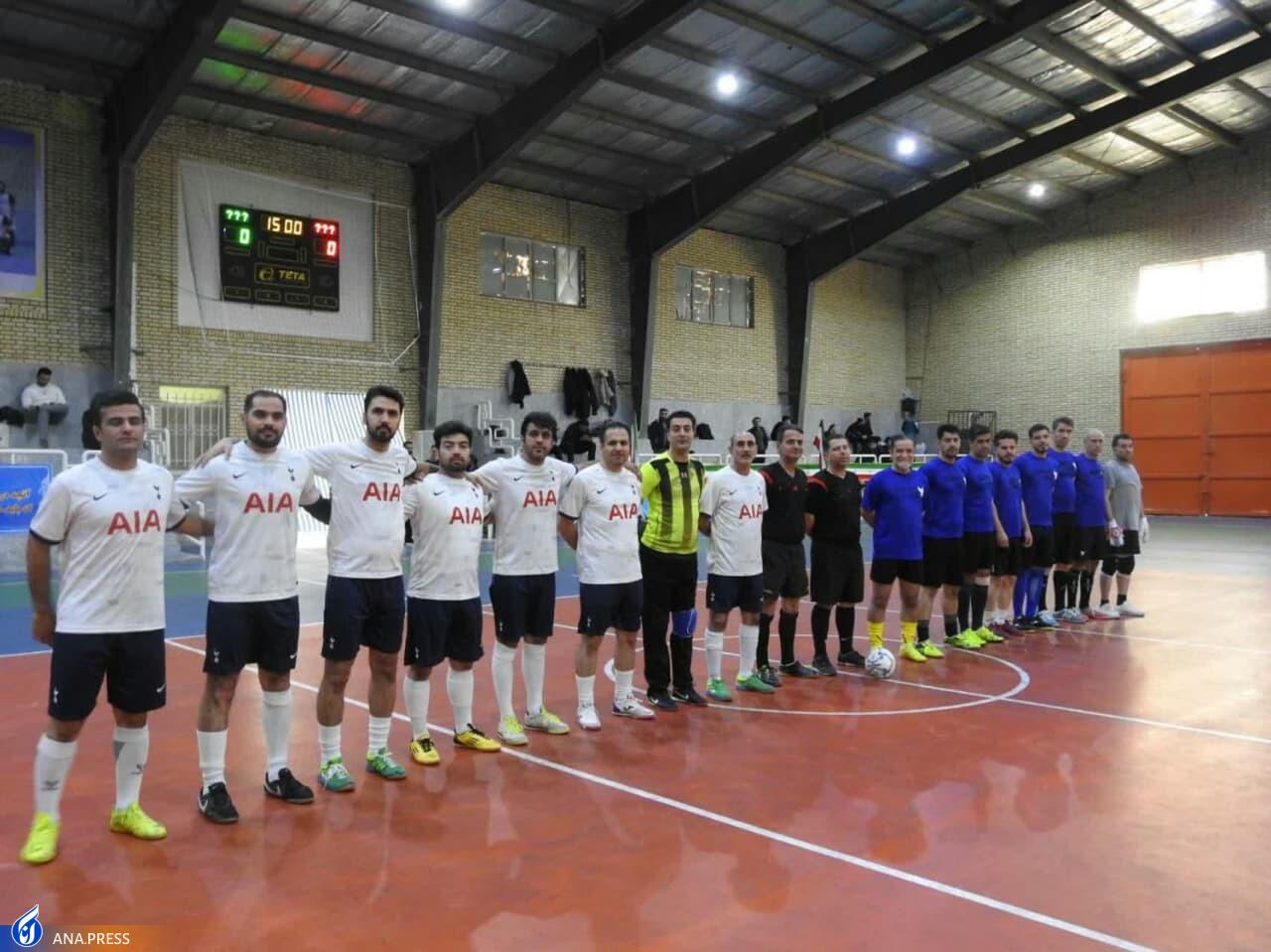 جشن دهه فجر در واحدهای دانشگاهی؛ از تنور داغ انتخابات تا برپایی بازارچه صنایع خلّاق جشن دهه فجر در واحدهای دانشگاهی؛ از تنور داغ انتخابات تا برپایی بازارچه صنایع خلّاق