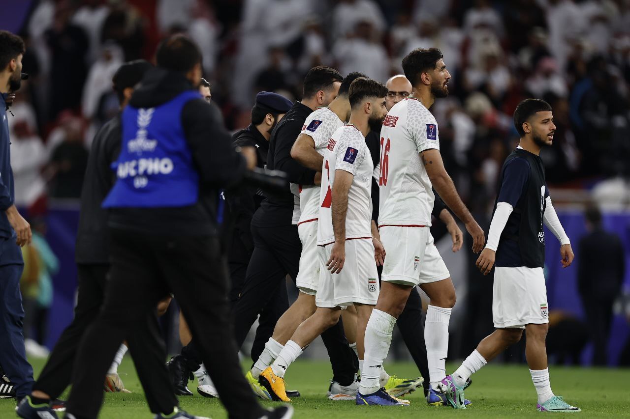 تصاویری از واکنش بازیکنان تیم ملی بعد از ناکامی در صعود به فینال جام ملتها تصاویری از واکنش بازیکنان تیم ملی بعد از ناکامی در صعود به فینال جام ملتها