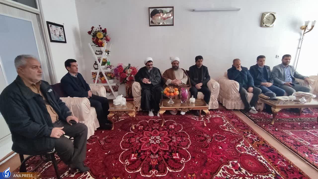 آزادی، استقلال و اقتدار ملت ایران مرهون خون شهداست آزادی، استقلال و اقتدار ملت ایران مرهون خون شهداست