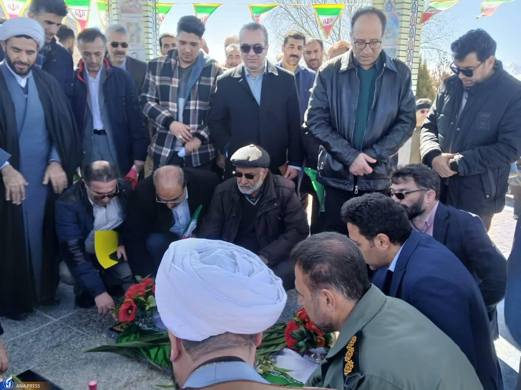 پیاده‌روی ۴٠٠ نفری دانشگاهیان چهارمحال و بختیاری به مناسبت دهه فجر