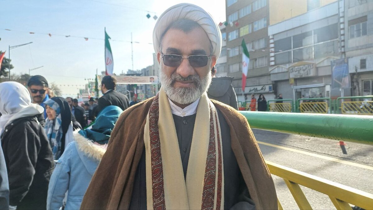 حضور دبیر شورای عالی انقلاب فرهنگی در راهپیمایی ۲۲ بهمن