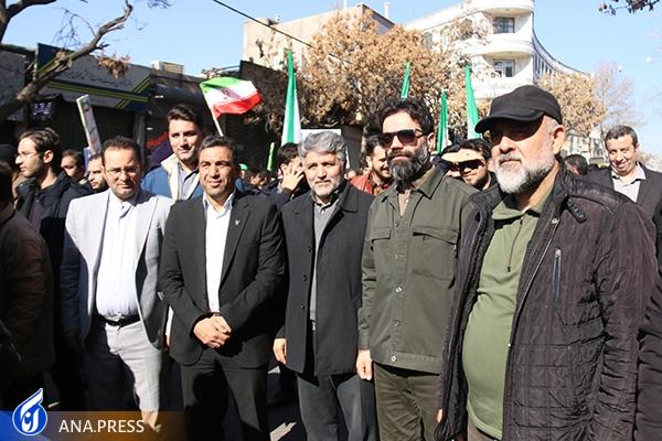 روایت خبرنگاران آنا از حماسه‌‌ حضور دانشگاهیان در راهپیمایی ۲۲ بهمن/ طنین «مرگ بر آمریکا» توسط دانشجویان + فیلم و عکس