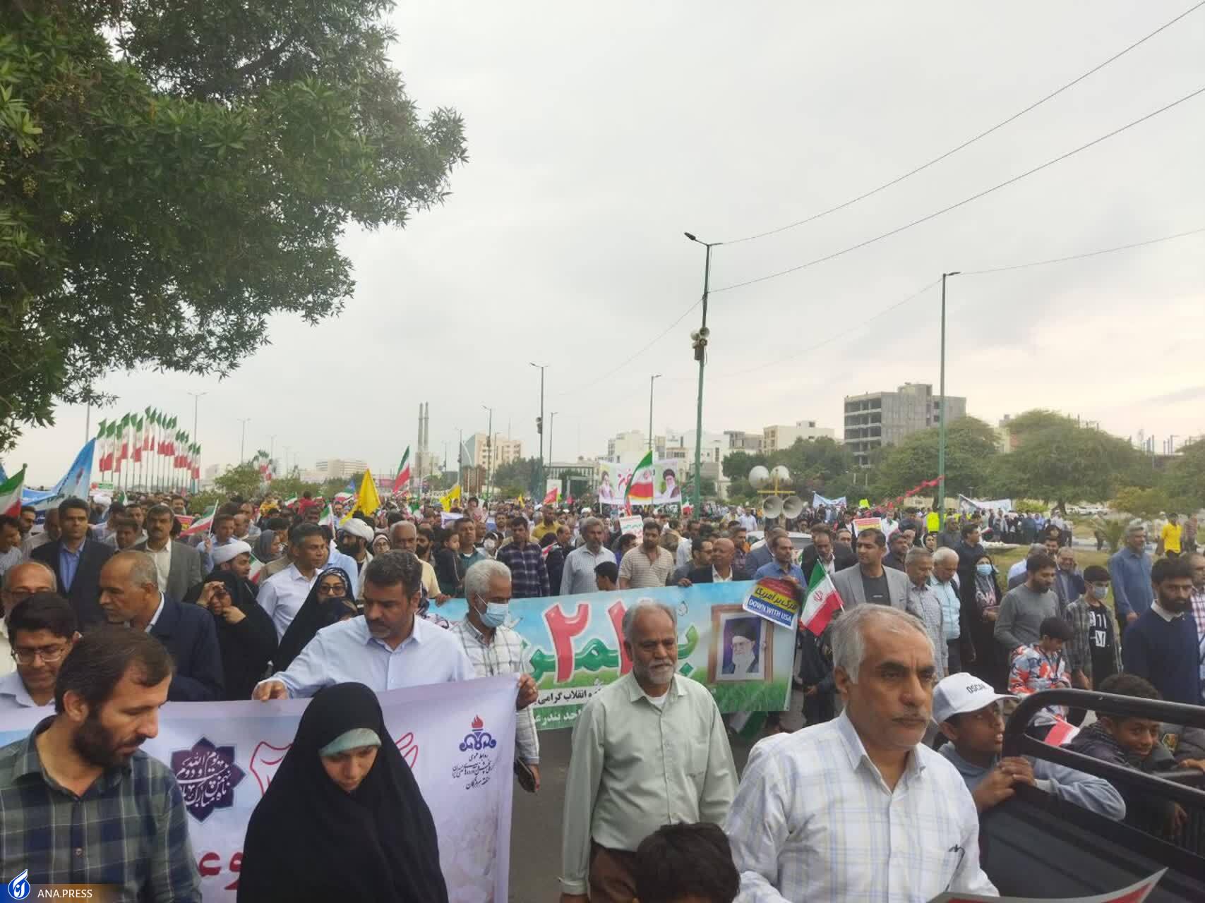 روایت خبرنگاران آنا از حماسه‌‌ حضور دانشگاهیان در راهپیمایی ۲۲ بهمن/ طنین «مرگ بر آمریکا» توسط دانشجویان + فیلم و عکس