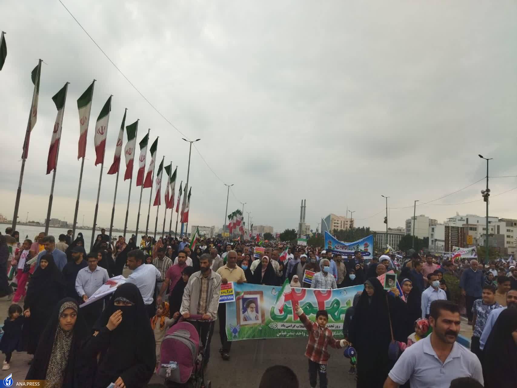 روایت خبرنگاران آنا از حماسه‌‌ حضور دانشگاهیان در راهپیمایی ۲۲ بهمن/ طنین «مرگ بر آمریکا» توسط دانشجویان + فیلم و عکس