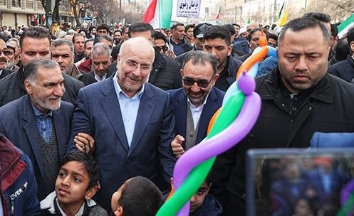 روایت خبرنگاران آنا از حماسه حضور دانشگاهیان در راهپیمایی ۲۲ بهمن/ طنین «مرگ بر آمریکا» توسط دانشجویان + فیلم و عکس روایت خبرنگاران آنا از حماسه حضور دانشگاهیان در راهپیمایی ۲۲ بهمن/ طنین «مرگ بر آمریکا» توسط دانشجویان + فیلم و عکس