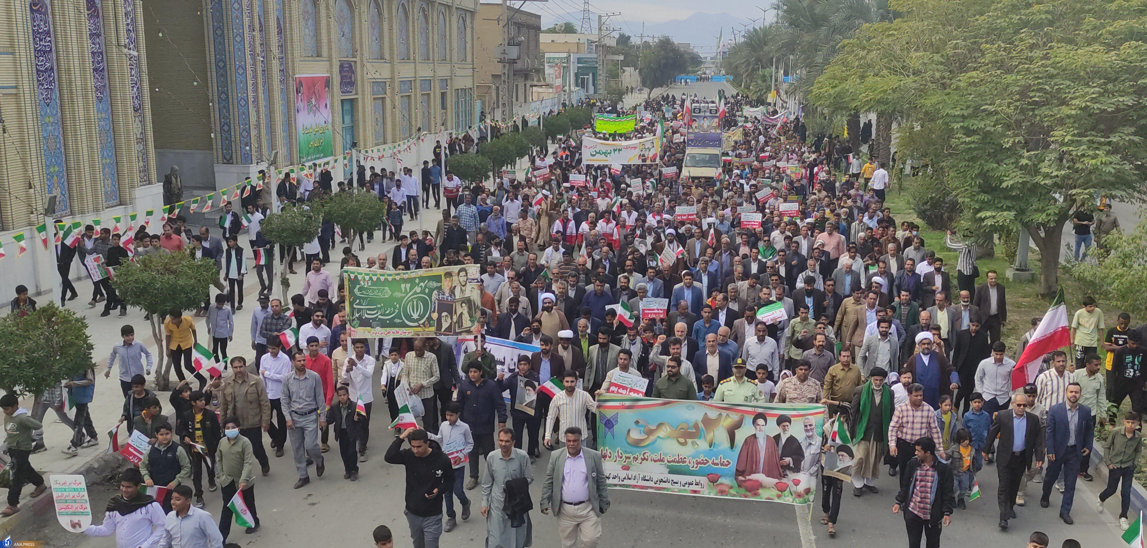 روایت خبرنگاران آنا از حماسه‌‌ حضور دانشگاهیان در راهپیمایی ۲۲ بهمن/ طنین «مرگ بر آمریکا» توسط دانشجویان + فیلم و عکس