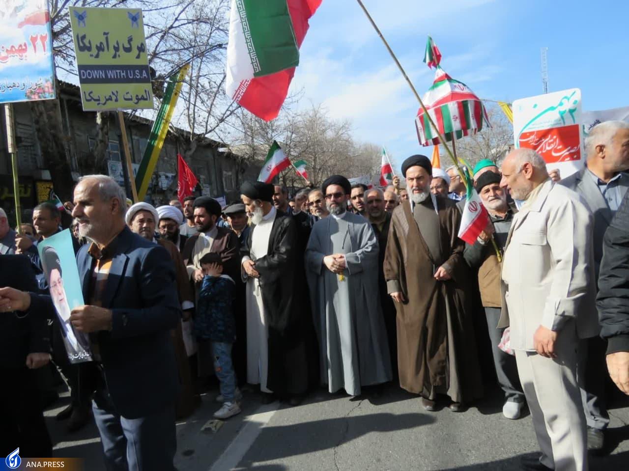 عهد پایدار دانشگاهیان در بهمن تماشاییِ ۱۴۰۲/ حماسه دانشجویان دیدنی شد + فیلم و عکس