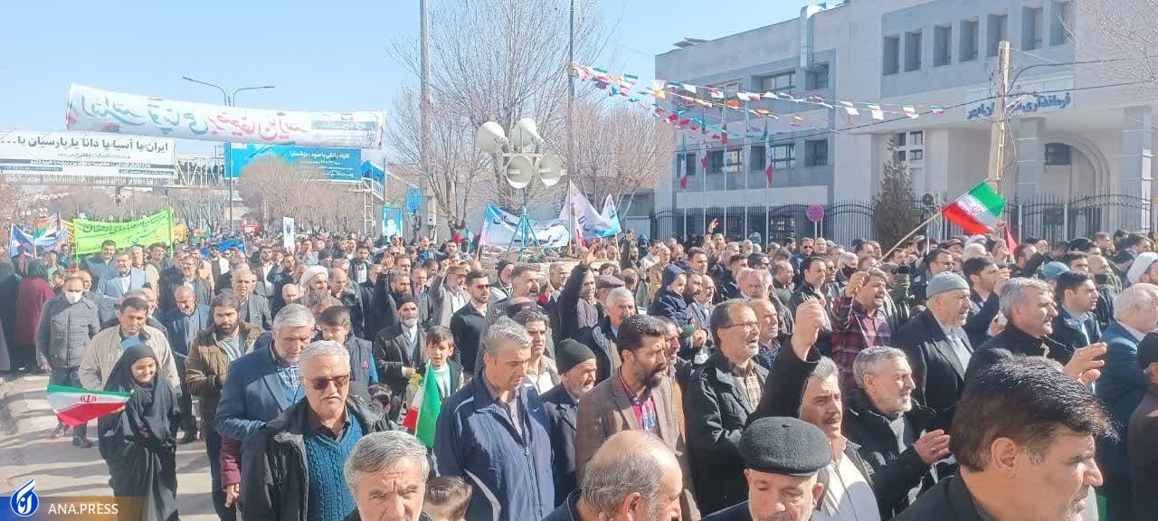 عهد پایدار دانشگاهیان در بهمن تماشاییِ ۱۴۰۲/ حماسه دانشجویان دیدنی شد + فیلم و عکس