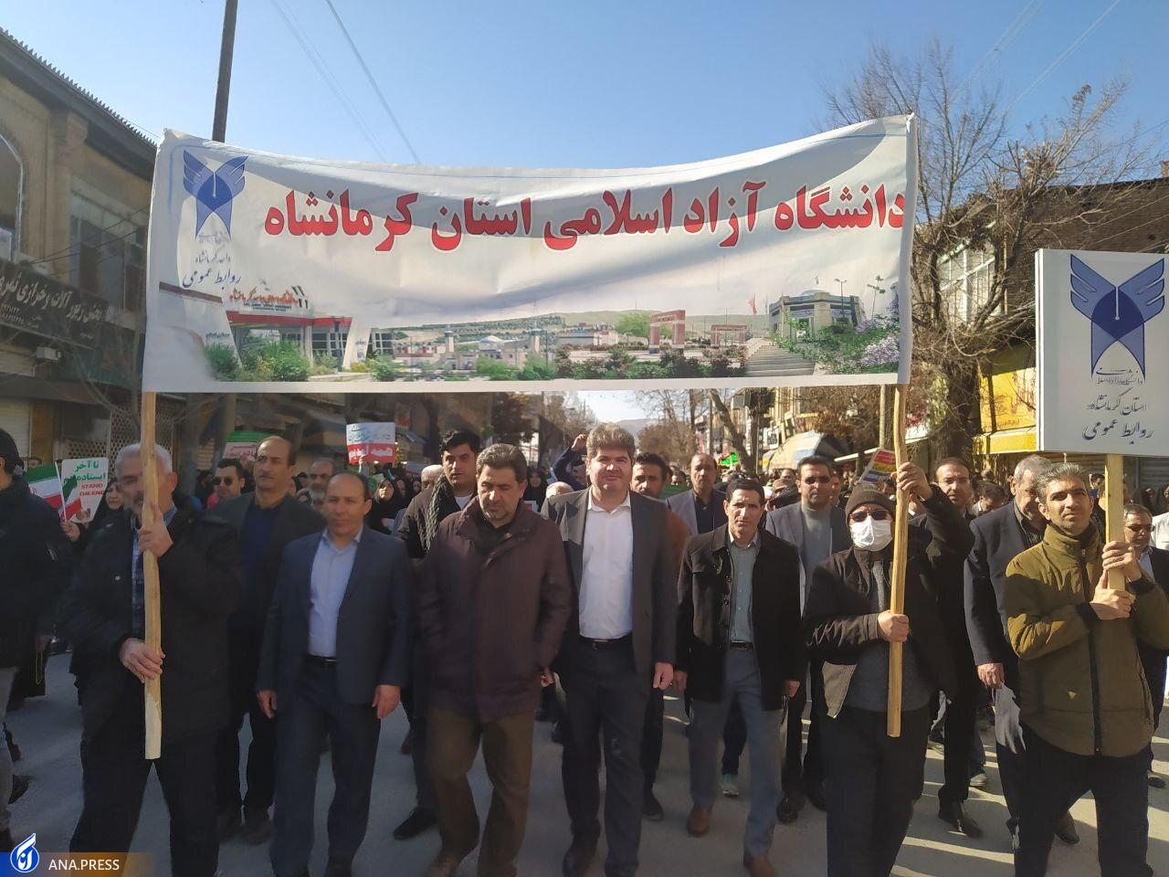 عهد پایدار دانشگاهیان در بهمن تماشاییِ ۱۴۰۲/ حماسه دانشجویان دیدنی شد + فیلم و عکس