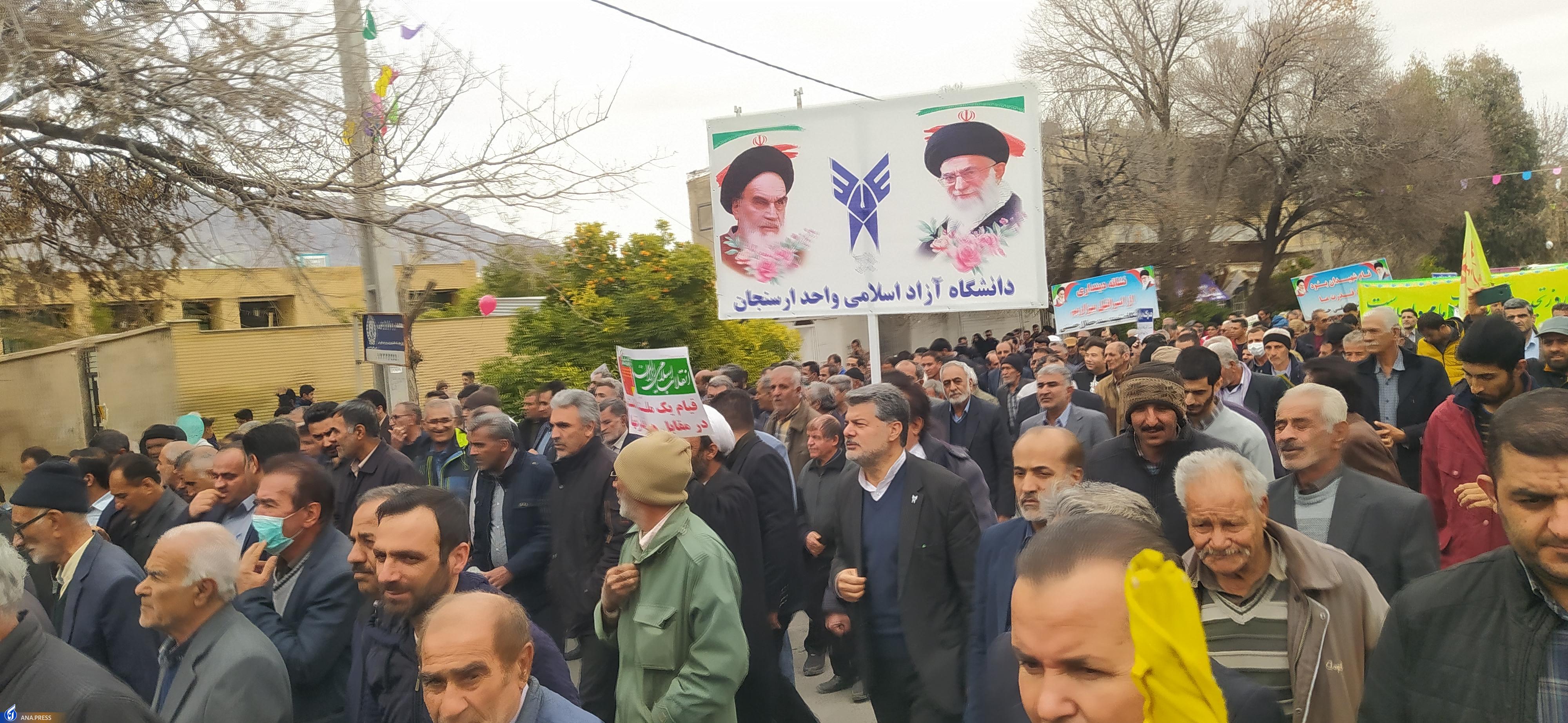 عهد پایدار دانشگاهیان در بهمن تماشاییِ ۱۴۰۲/ حماسه دانشجویان دیدنی شد + فیلم و عکس