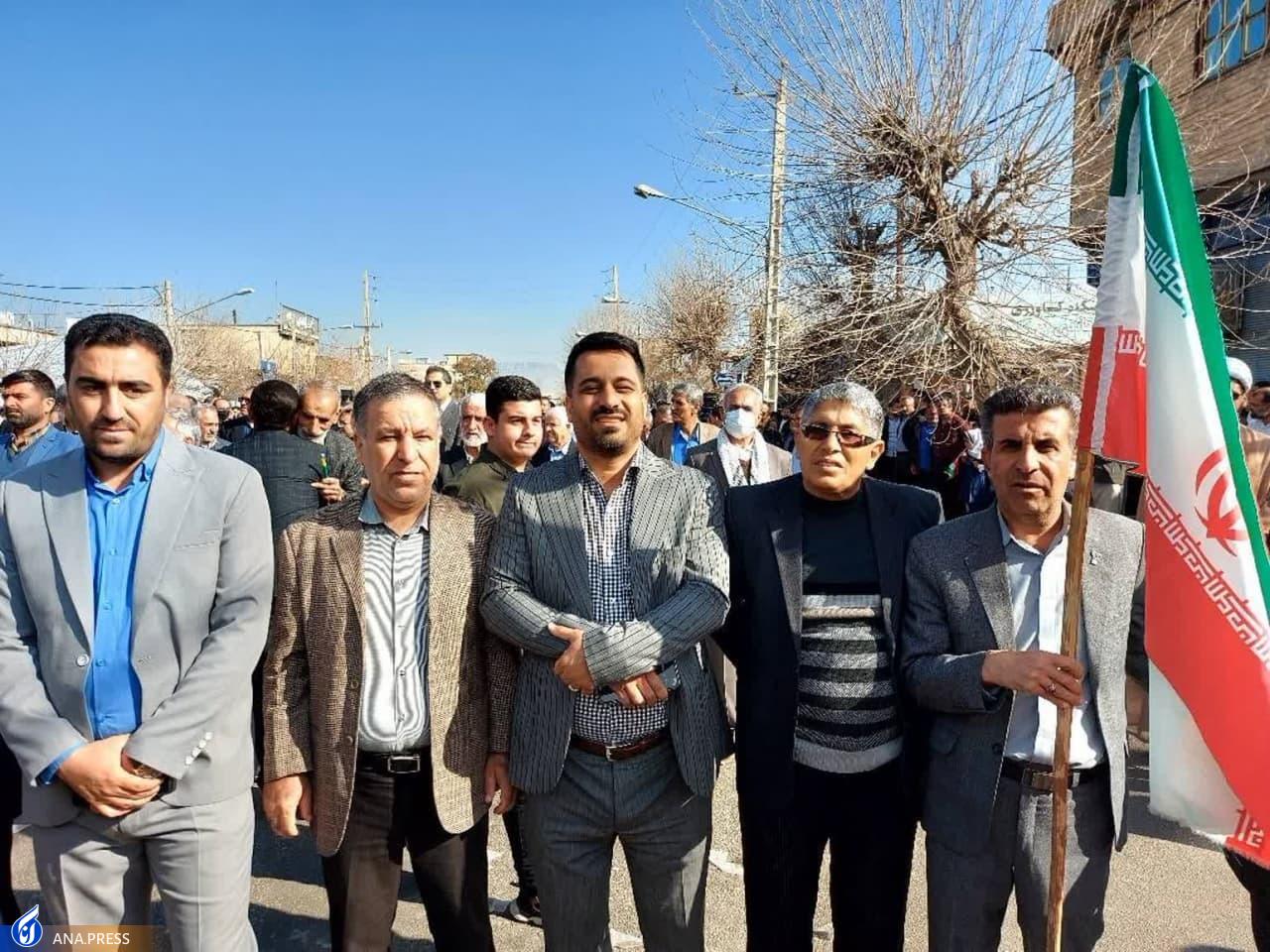 عهد پایدار دانشگاهیان در بهمن تماشاییِ ۱۴۰۲/ حماسه دانشجویان دیدنی شد + فیلم و عکس