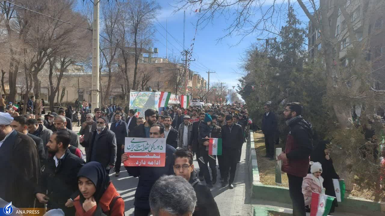 عهد پایدار دانشگاهیان در بهمن تماشاییِ ۱۴۰۲/ حماسه دانشجویان دیدنی شد + فیلم و عکس