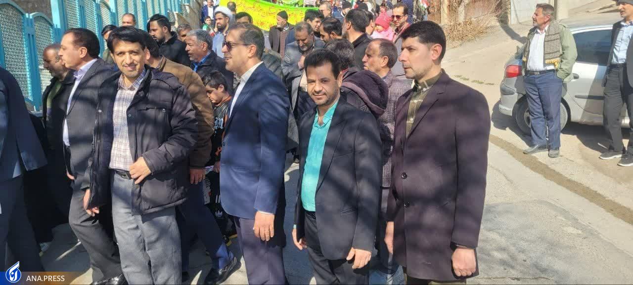 عهد پایدار دانشگاهیان در بهمن تماشاییِ ۱۴۰۲/ حماسه دانشجویان دیدنی شد + فیلم و عکس