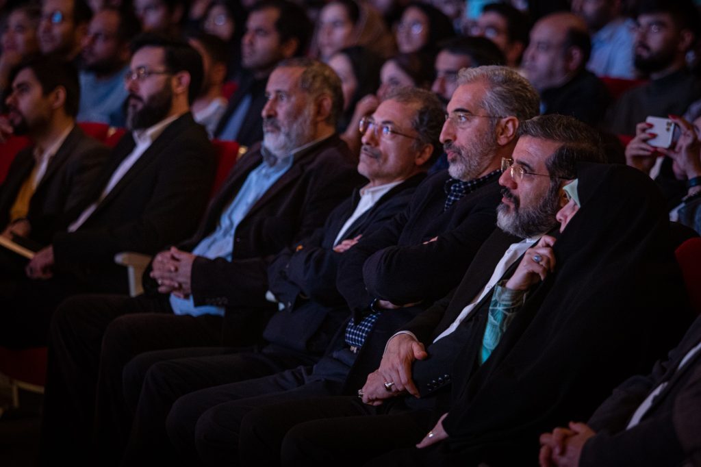 از همخوانی برای ایران با صدای «معتمدی» تا افغانهایی که از فجر انقلاب خواندند از همخوانی برای ایران با صدای «معتمدی» تا افغانهایی که از فجر انقلاب خواندند